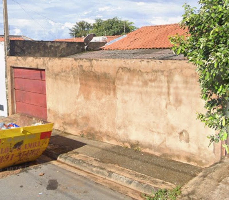 IMÓVEL RESIDENCIAL NO BAIRRO ENÉAS FERREIRA DE AGUIAR EM PATROCÍNIO/MG em Patrocínio/MG - foto 2