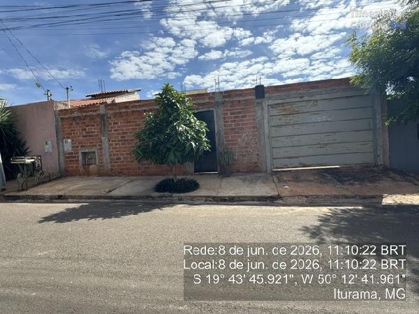 Casa, 75.20 de área total, 36.00 de área privativa, 300.00 de área do terreno,  1 qto(s), em Iturama/MG