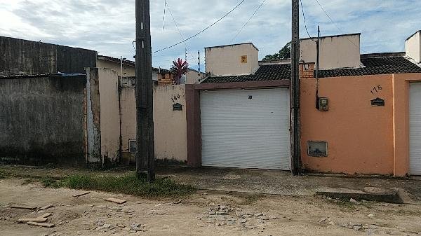 Casa, 76.49 de área total, 76.49 de área privativa, 135.00 de área do terreno,  2 qto(s), em Itaitinga/CE