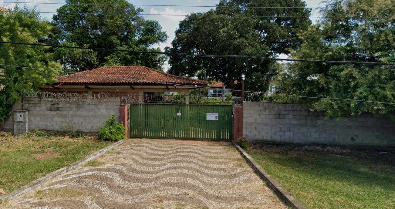 DUAS CASAS TÉRREAS E UMA CASA DE 2 ANDARES NO SETOR DE .. em Brasília/DF