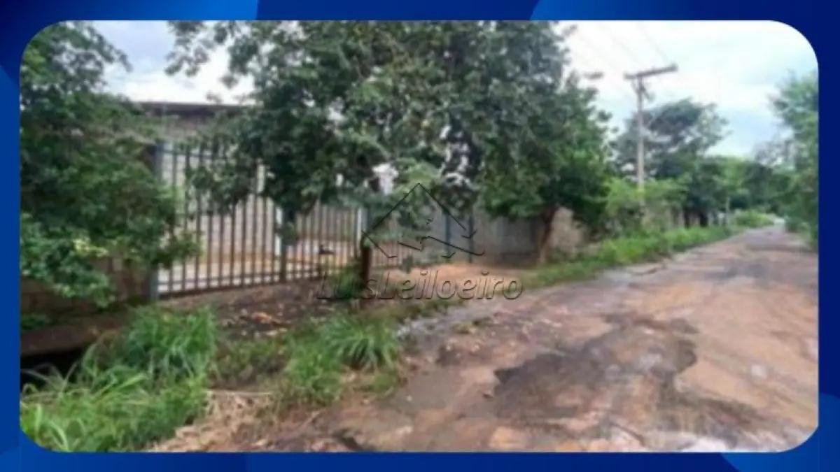 TERRENO - Área de 4.027m² com benfeitorias, Lote 05 da Quadra 48, Rua Cento e Dois, Jardim em Rio Verde/GO
