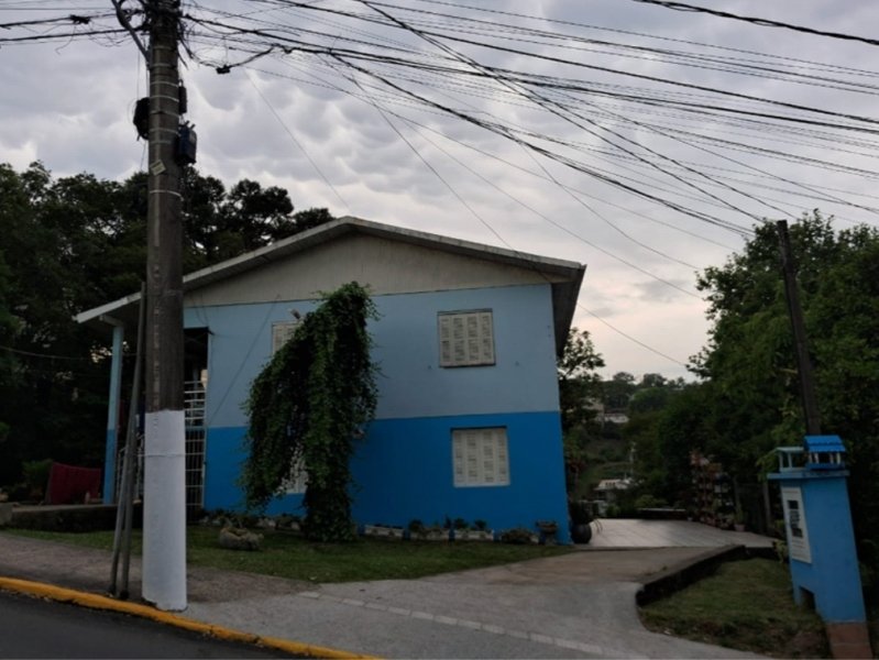 FRAÇÃO DE TERRAS URBANAS COM 434,50m² (CASA NÃO AVERBAD.. em Carlos Barbosa/RS - foto 2