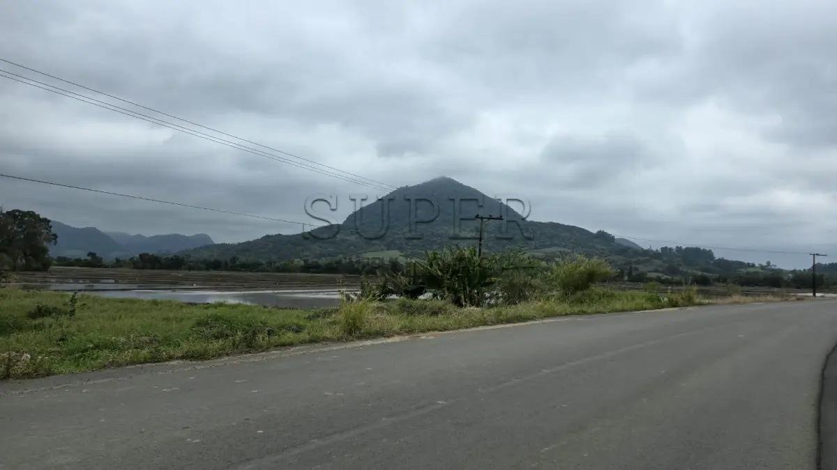 LOTE 1: MATRÍCULA Nº 15.737 Um terreno urbano nº 01, com área superficial de 3.080,00 m², em Faxinal do Soturno/RS