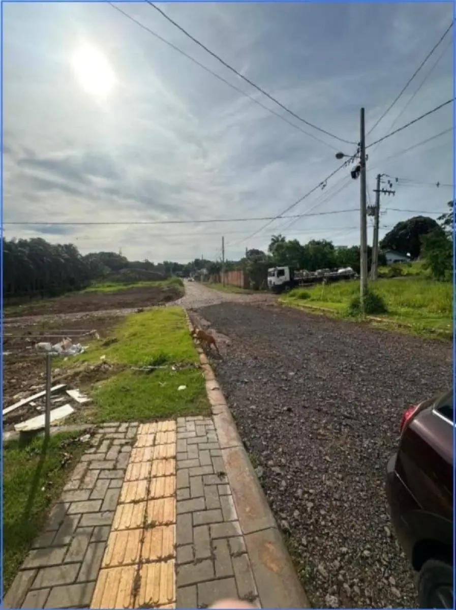 TERRENO com 132 m2 e CASA COM 80,30 m2 (FOZ DO IGUAÇU PARANA) em Foz do Iguaçu/PR