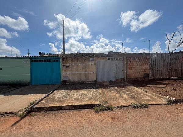 Casa, 64.22 de área total, 64.22 de área privativa, 180.00 de área do terreno,  2 qto(s), em Luziânia/GO