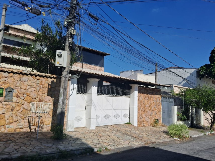 Casa à venda em leilão - Rua Lafaiete Pimenta, 100 - Califórnia - Nova Iguaçu / RJ em Nova Iguaçu/RJ