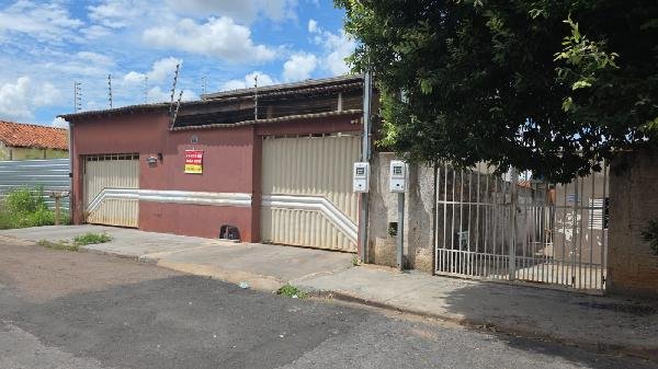 Casa, 295.41 de área total, 15.00 de área privativa, 250.00 de área do terreno,  3 qto(s), em Cuiabá/MT