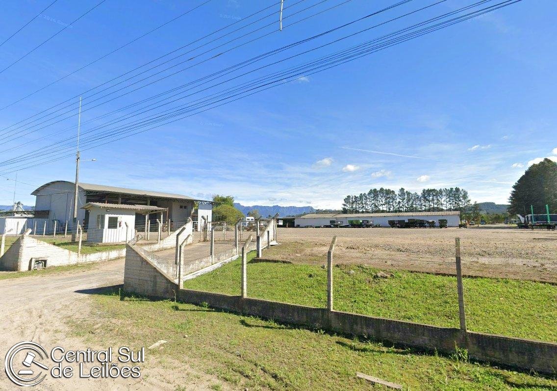 Terreno com área de 10.000,00m², com pavilhão de 300,00m², no Município de Siderópolis/SC em Siderópolis/SC