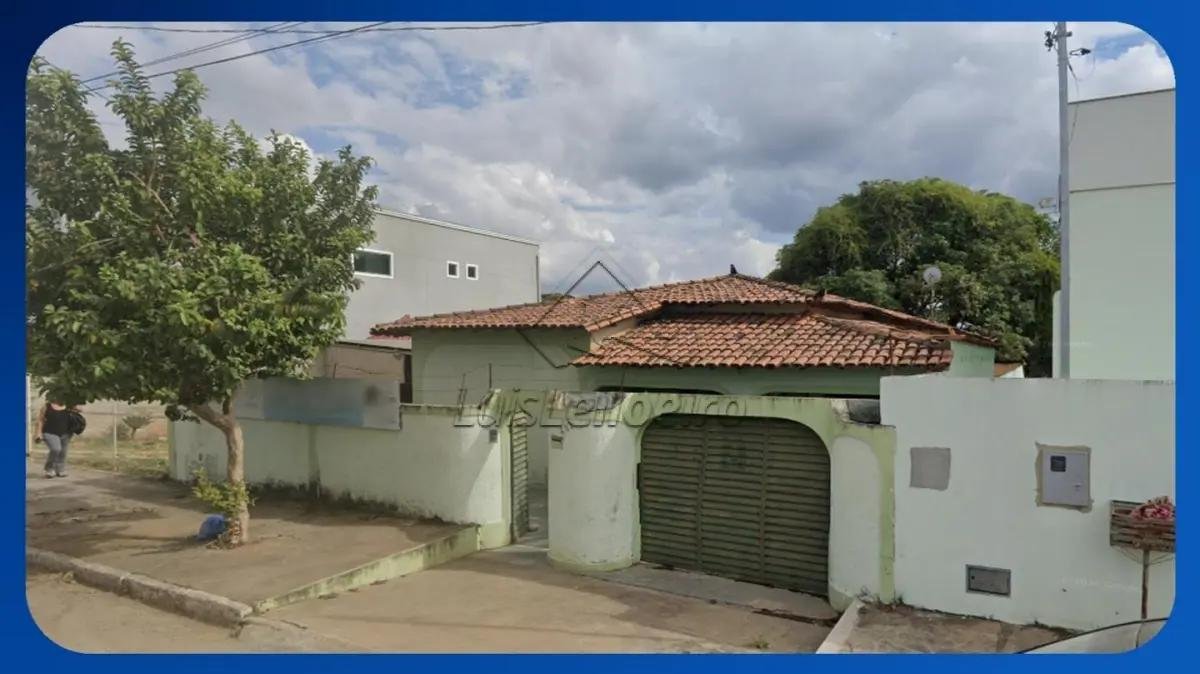 CASA - Lote 18, Quadra 40, Av. Francisco Antônio Mendonça Chaves, 493, Vapabuçu, Sete Lago em Sete Lagoas/MG