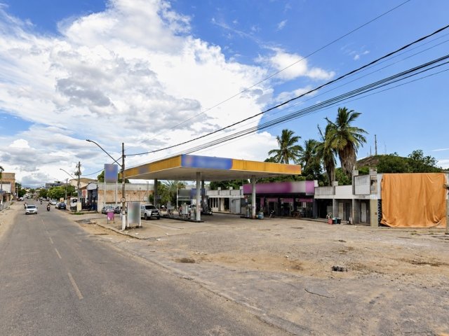 
                        Posto de combustíveis e conveniências, A.T.: 1.248m², Centro, Na em Nanuque/MG