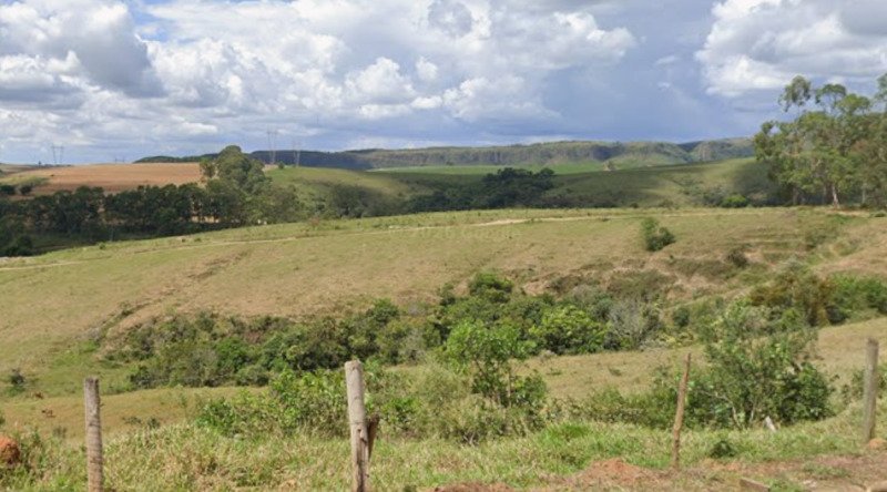 FAZENDA CAMPO ALEGRE COM 131,55,05 HECTARES EM TAPIRA/MG em Tapira/MG