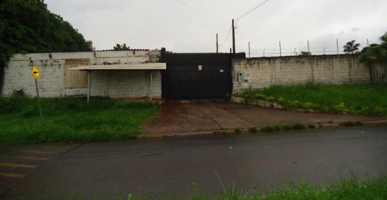 50% de EDÍCULA RESIDENCIAL em TERRENO de 2.400m² locali.. em Brodowski/SP