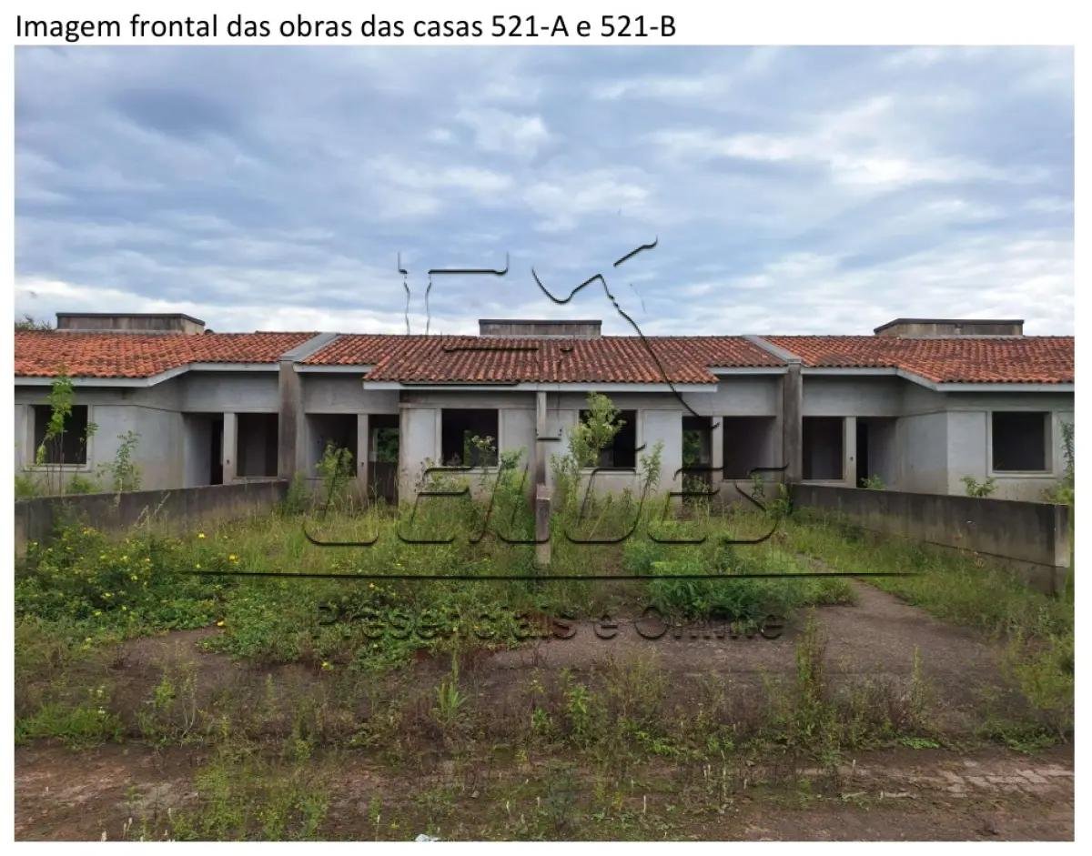 Casa de alvenaria sob nº 521-A, em construção, geminada, com a área construída de 43,48m², em Esteio/RS