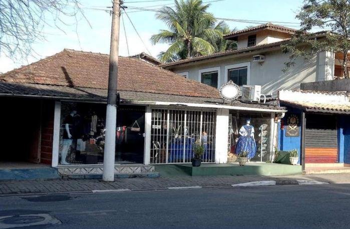 DIREITOS DE 50% DE IMÓVEL COM PRÉDIO RESIDENCIAL E COMERCIAL EM TERRENO DE 490,00 m² – AV. em Ilhabela/SP