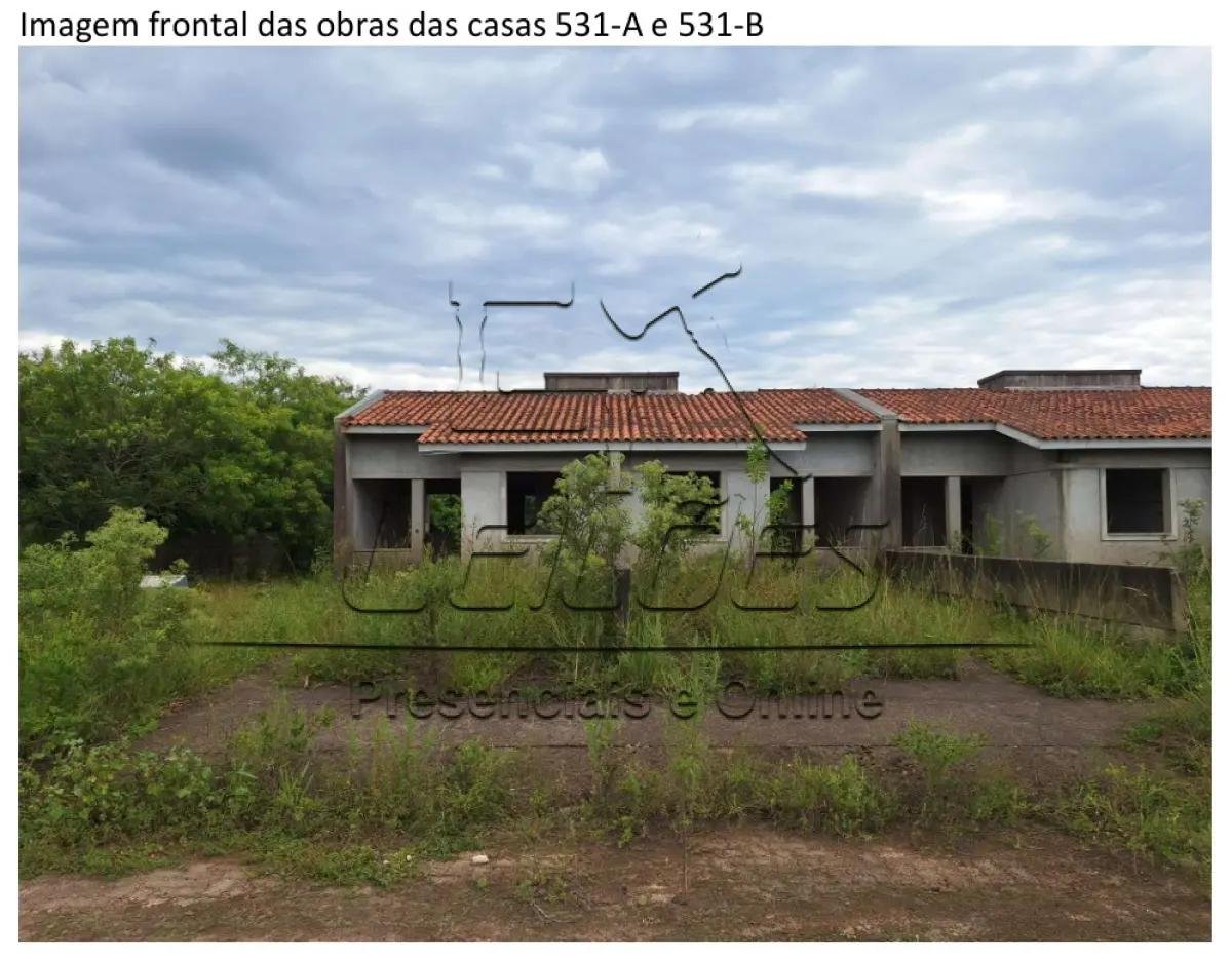 Casa de alvenaria sob nº 531-A, em construção, geminada, com a área construída de 43,48m², em Esteio/RS