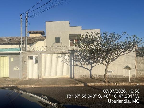 Apartamento, 76.91 de área total, 56.80 de área privativa, 0.00 de área do terreno,  2 qto em Uberlândia/MG