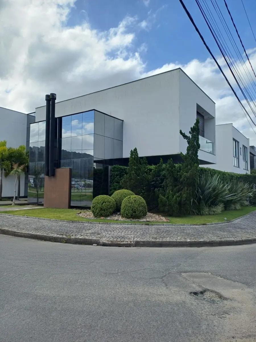 Casa de 444m², no Condomínio Royal Garden em Joinville/SC