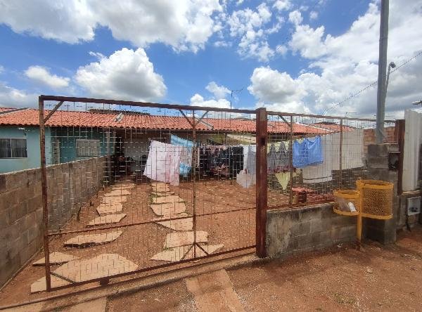 Casa, 0.00 de área total, 57.00 de área privativa, 180.00 de área do terreno,  2 qto(s), W em Luziânia/GO