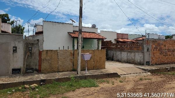 Casa, 0.00 de área total, 55.50 de área privativa, 225.00 de área do terreno,  2 qto(s), a em Castelo do Piauí/PI