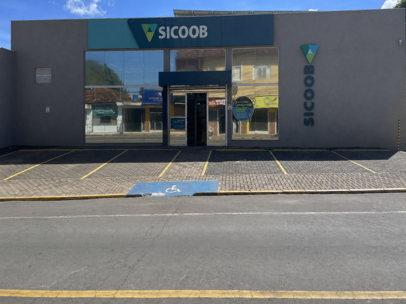 Prédio, Comercial, Centro, 6 vaga(s) de garagem em Itaú de Minas/MG