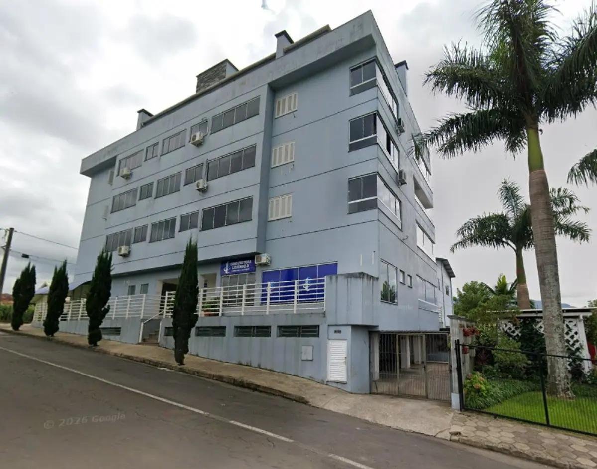 BOX 14: Localizado nos fundos do lote em alvenaria, parte térrea do prédio Condomínio Resi em Arroio do Meio/RS