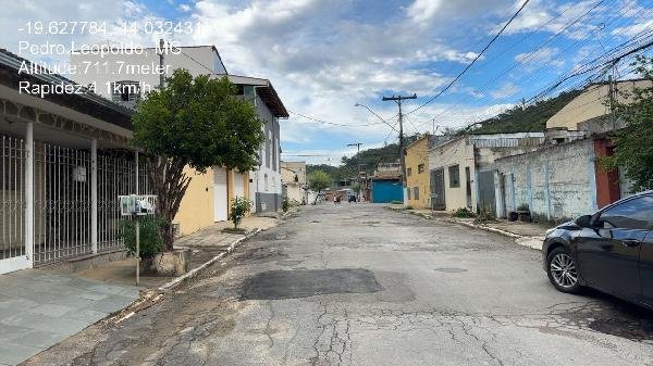 Casa, 34.38 de área total, 34.38 de área privativa, 197.95 de área do terreno,  1 qto(s), em Pedro Leopoldo/MG