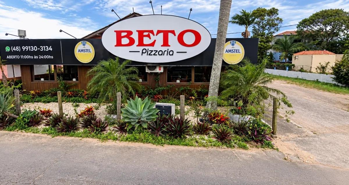IMÓVEL ONDE ATUALMENTE FUNCIONA A EMPRESA "BETO PIZZARIA", LOCALIZADO NA RODOVIA SC-434 EM em Garopaba/SC