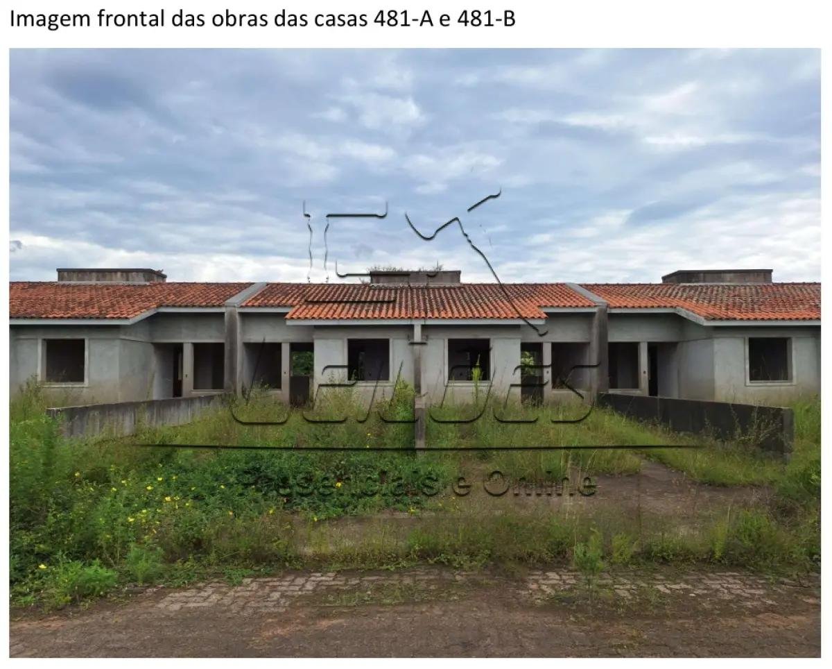 Casa de alvenaria sob nº 481-A, em construção, geminada, com a área construída de 43,48m², em Esteio/RS