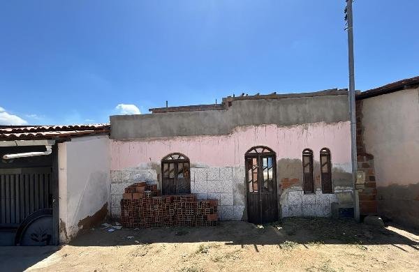 Casa, 0.00 de área total, 65.00 de área privativa, 117.00 de área do terreno,  2 qto(s), W em Iaçu/BA