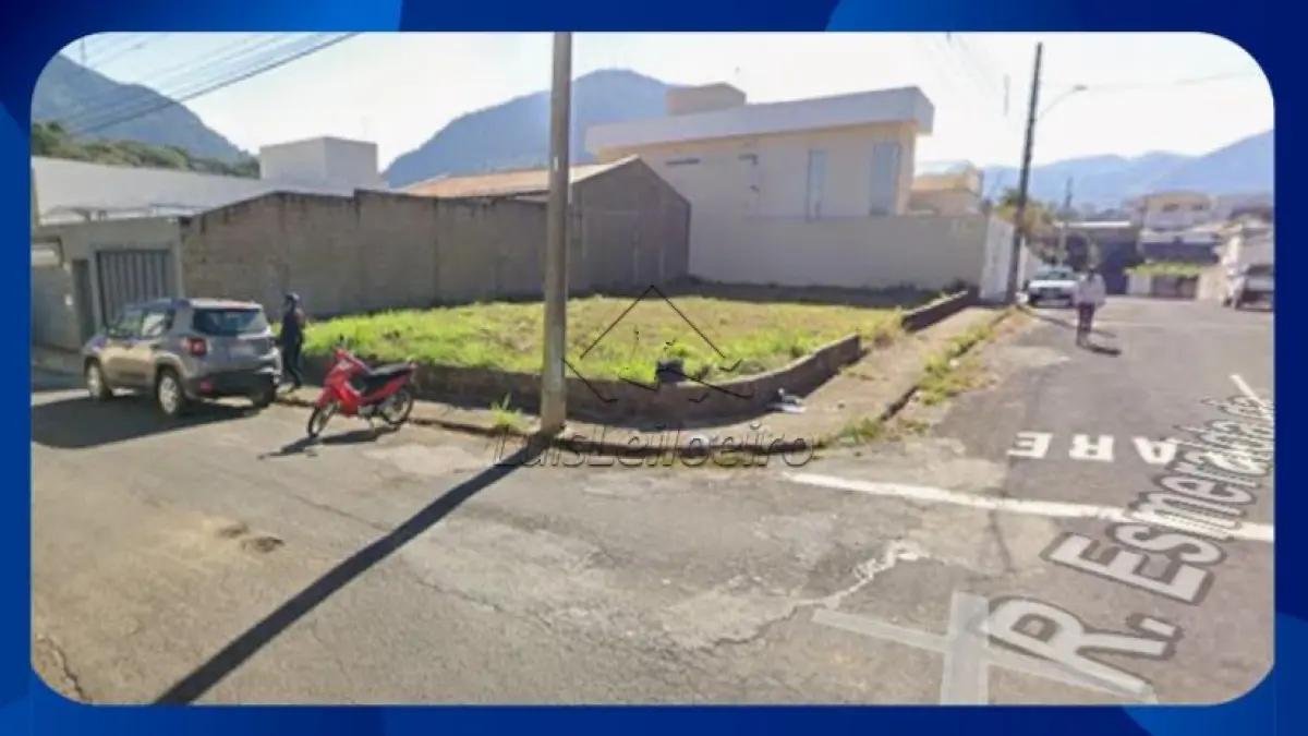 LOTE - Área de 341,90m², Rua Prof. Esmeralda da Silva Atanazio, esquina com a Rua Neuza Ma em Andradas/MG