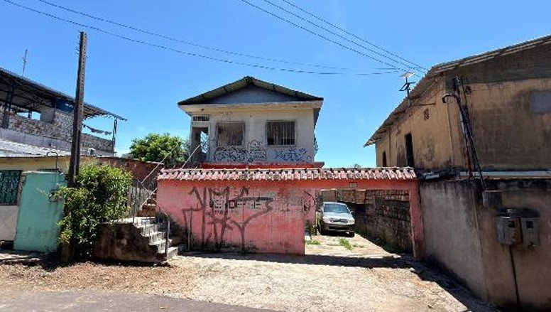 Casa, 0.00 de área total, 216.00 de área privativa, 410.00 de área do terreno,  6 qto(s), em Tefé/AM
