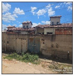 Casa, 0.00 de área total, 42.00 de área privativa, 360.00 de área do terreno, 1 vaga(s) de em Esmeraldas/MG