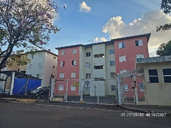 Apartamento, 93.79 de área total, 46.33 de área privativa, 0.00 de área do terreno,  2 qto em Araraquara/SP