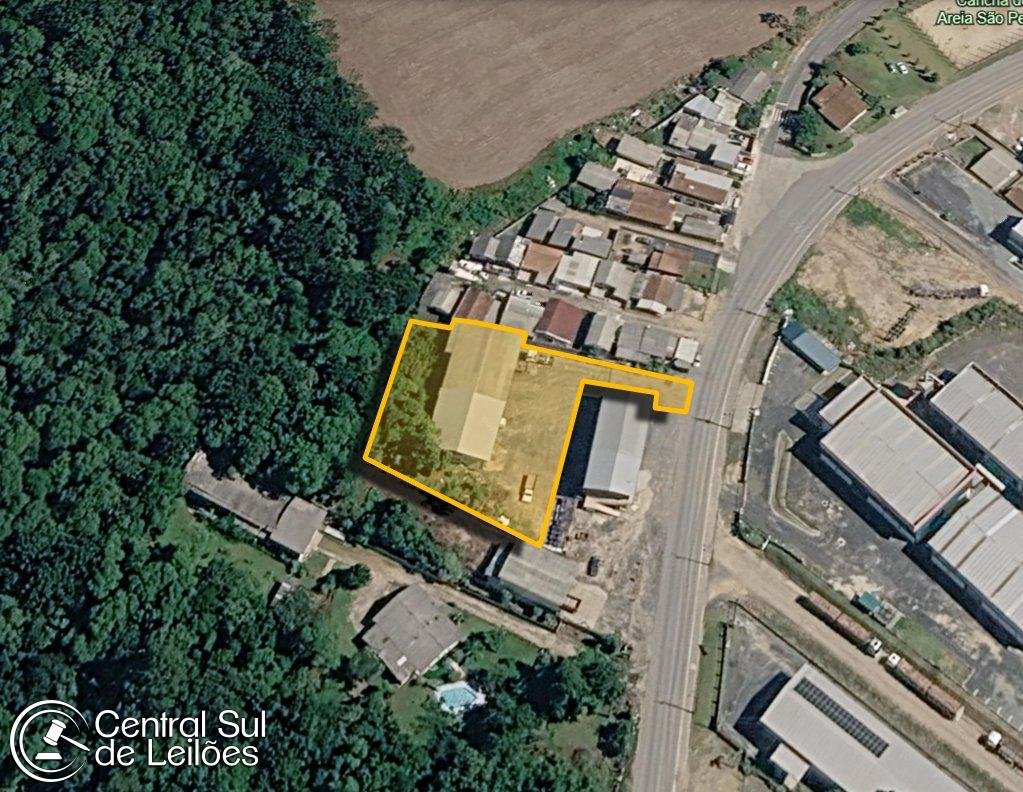 Terreno com área de 2.348,87m², com Galpão comercial, bairro São Pedro, no Município de Ri em Rio Negrinho/SC