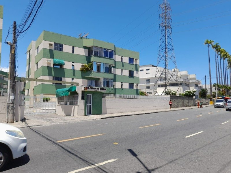 APARTAMENTO COM 3 QUARTOS NA AV. DOM JOÃO VI, BROTAS, SALVADOR/BA em Salvador/BA