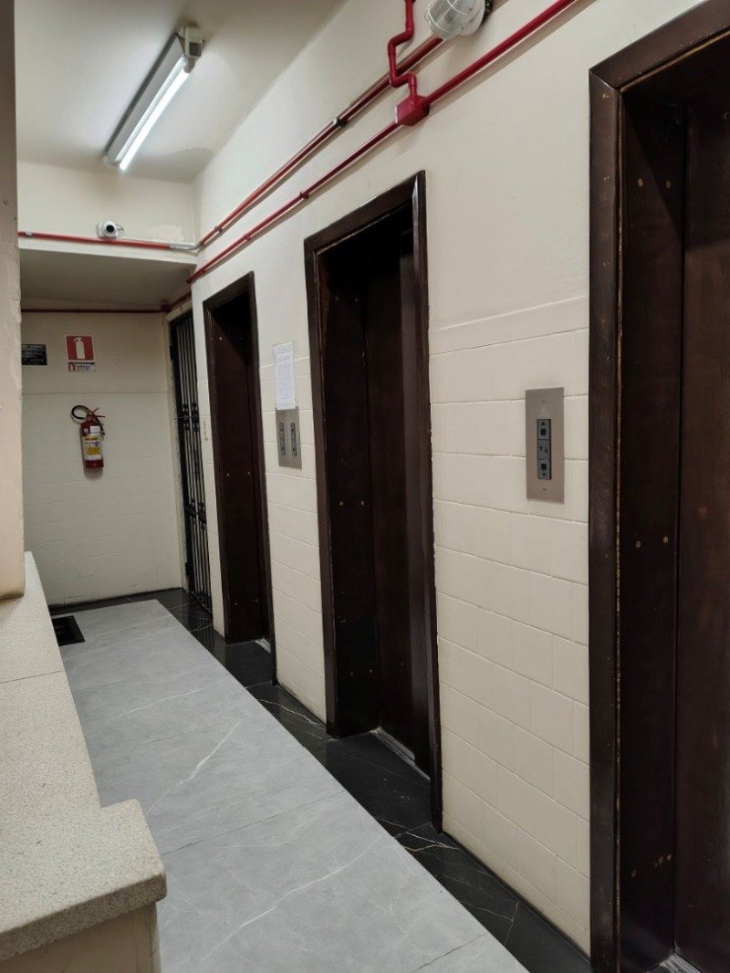 SALA COMERCIAL CENTRO DE PORTO ALEGRE em Porto Alegre/RS - foto 2