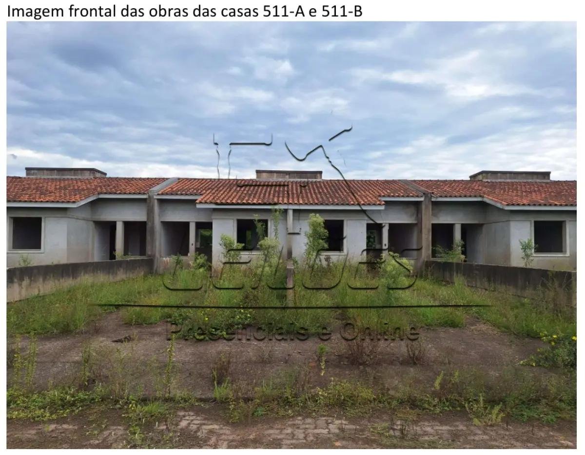 Casa de alvenaria sob nº 511-A, em construção, geminada, com a área construída de 43,48m², em Esteio/RS