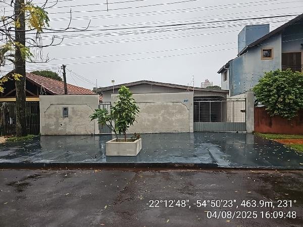 Casa, 218.68 de área total, 81.86 de área privativa, 360.00 de área do terreno. em Dourados/MS