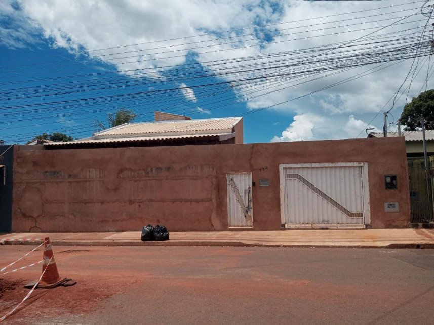 Casa à venda em leilão - Rua Tupaciguara, 794 - Jardim Aeroporto - Campo Grande / MS em Campo Grande/MS