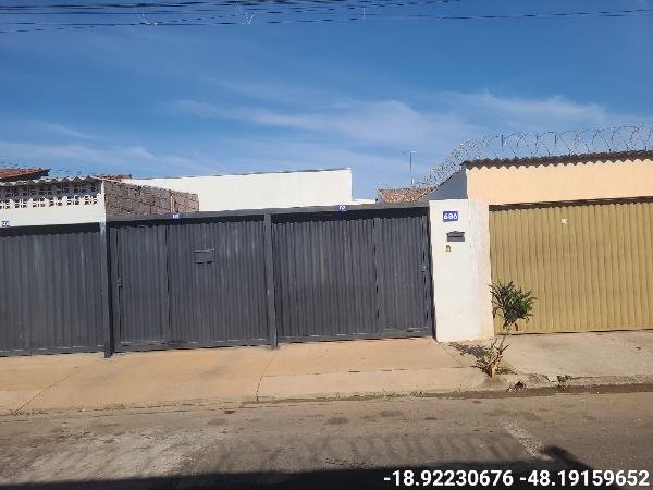 Casa, 65.28 de área total, 62.49 de área privativa, 84.74 de área do terreno,  2 qto(s), W em Uberlândia/MG