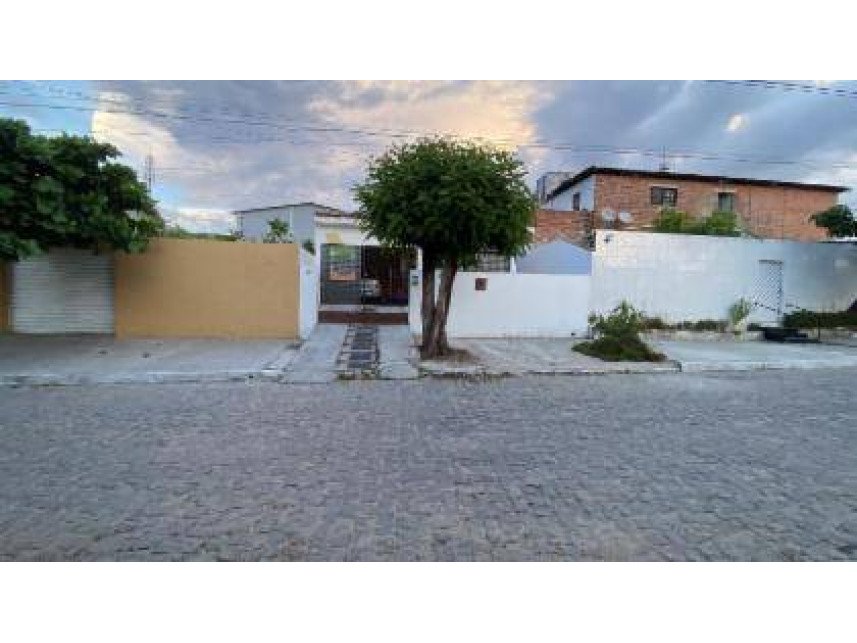 Casa à venda em leilão - Rua Manoel Nunes Filho, 364 - Kennedy - Caruaru / PE em Caruaru/PE