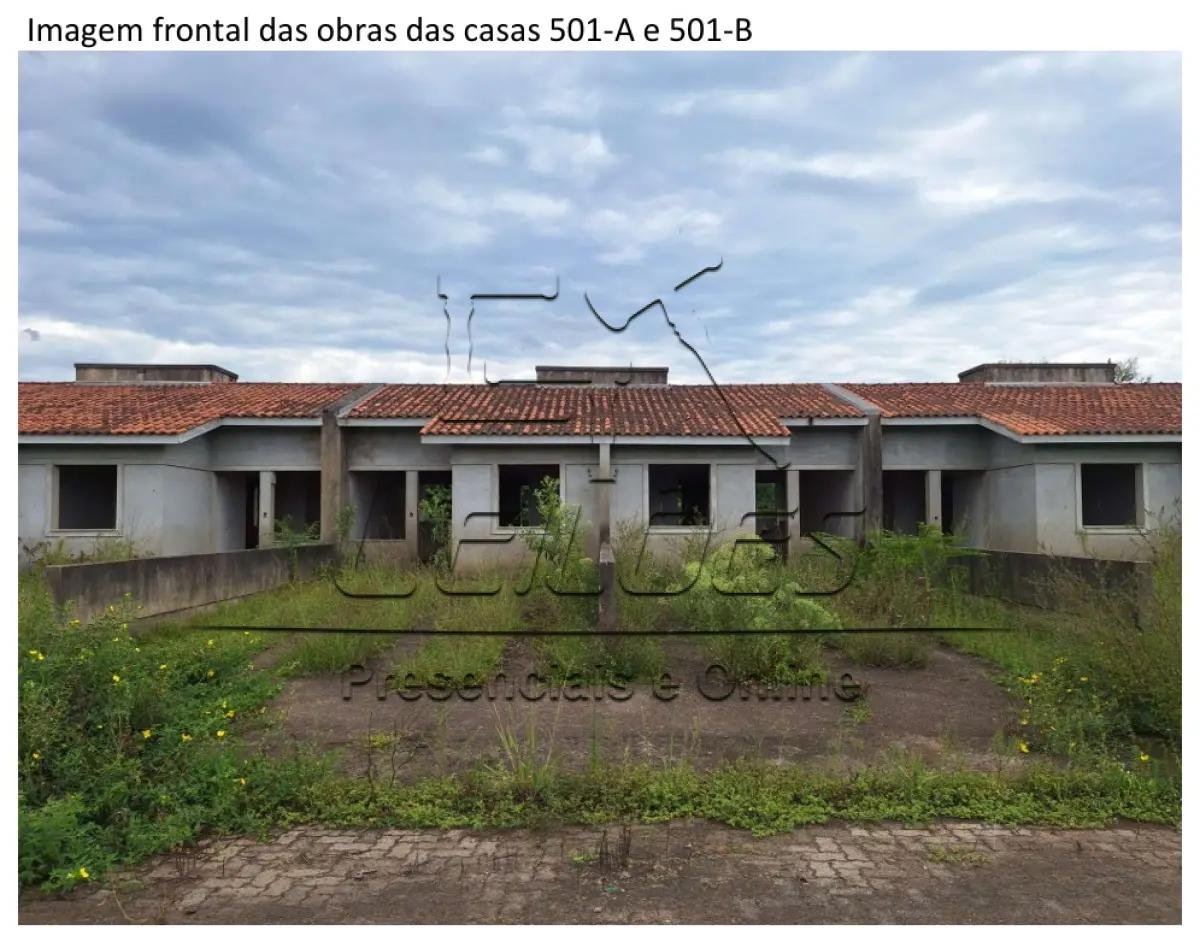 Casa de alvenaria sob nº 501-B, em construção, geminada, com a área construída de 43,48m², em Esteio/RS