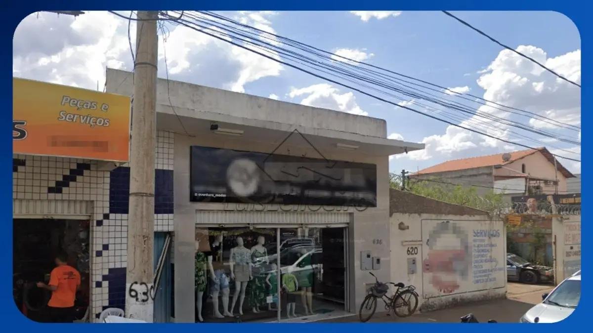 PRÉDIO COMERCIAL - Av. Manoel Ataíde, 626, Santo Antônio, Janaúba/MG, Área de 320,00m² em Janaúba/MG