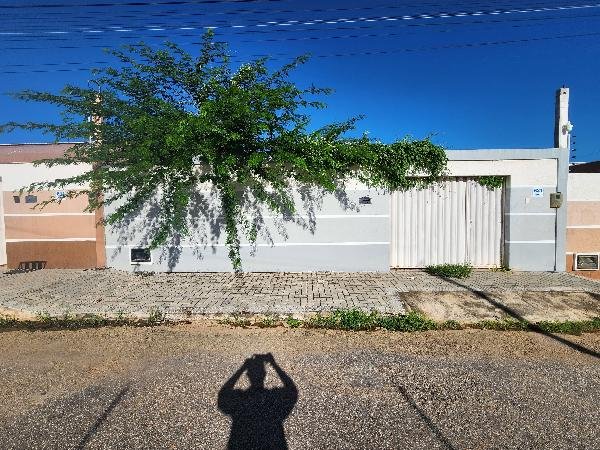 Casa, 64.67 de área total, 64.67 de área privativa, 200.00 de área do terreno,  2 qto(s), em Mossoró/RN