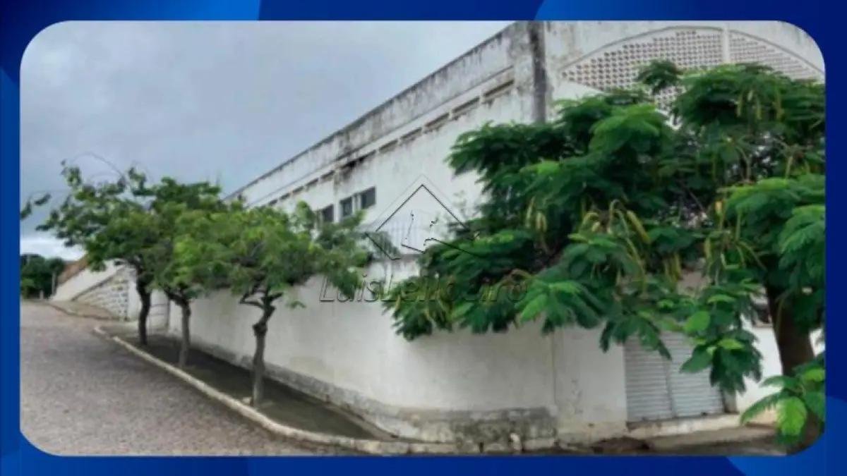 PRÉDIO COMERCIAL - Localizado na Av. Joaquim Nabuco, nº 161, bairro Pitanga, Pesqueira/PE, em Pesqueira/PE