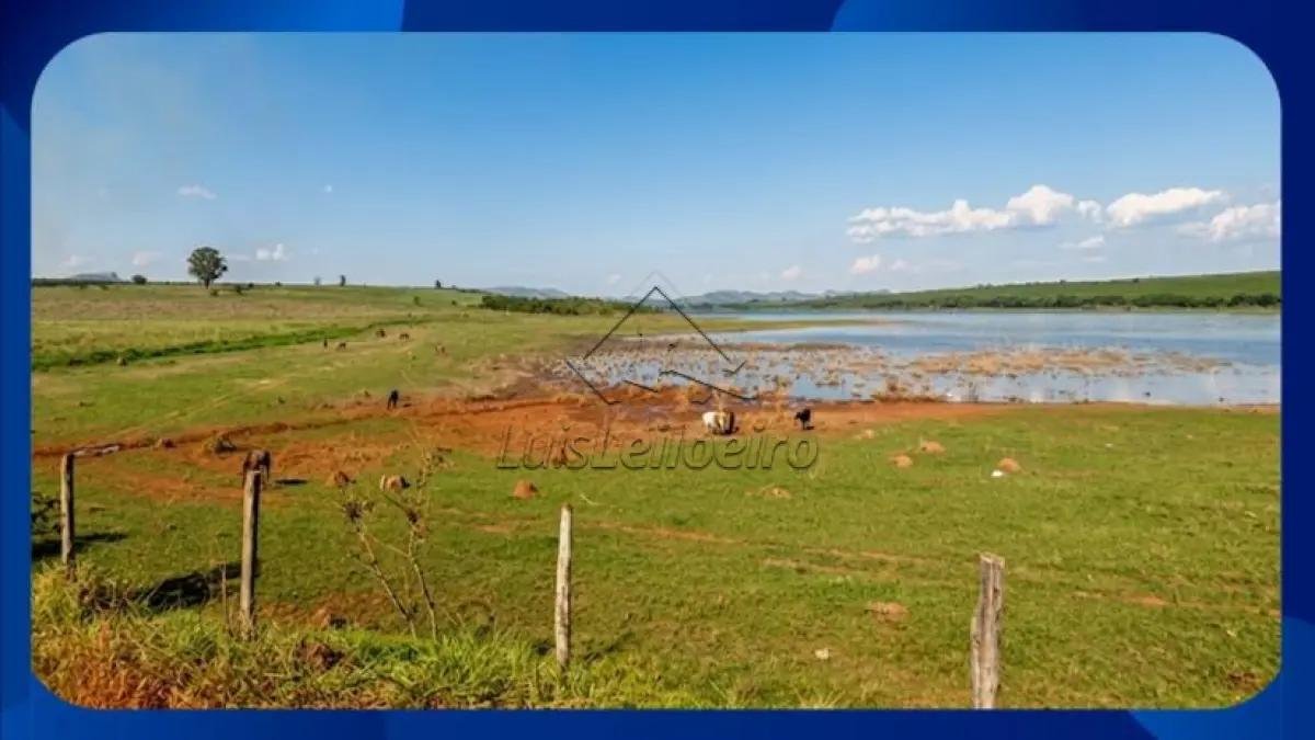 GLEBA DE TERRAS - Situada no lugar denominado Cascata, no município de Paracambi/RJ, com á em Paracambi/RJ