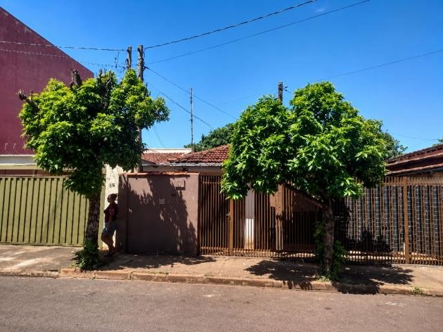 
                        3 Casas, 435,00m², Vila Vitória, Guará/SP                     em Guará/SP - foto 1