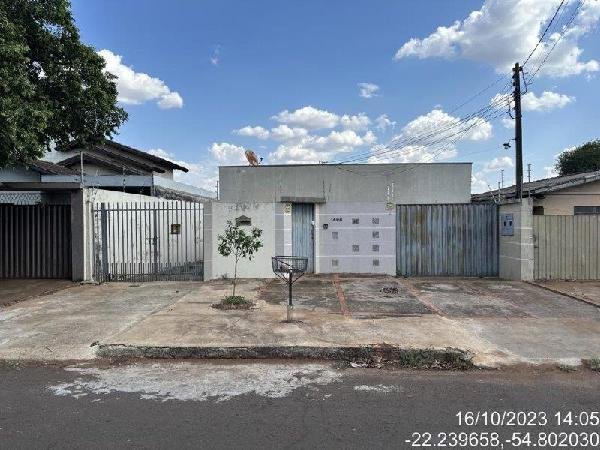 Casa, 0.00 de área total, 168.99 de área privativa, 360.00 de área do terreno,  3 qto(s), em Dourados/MS