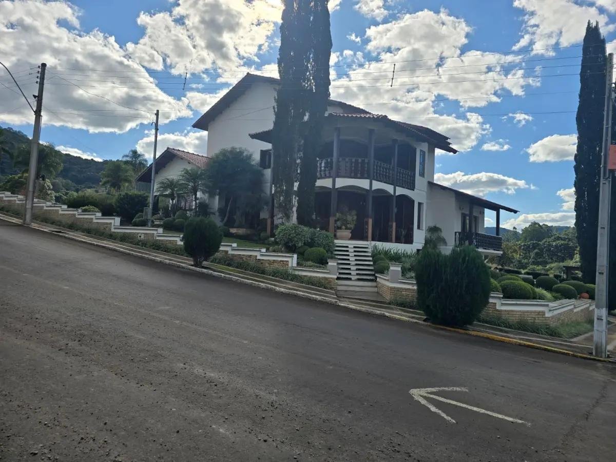 Casa de Alvenariia com 3 pavimentos, piscina em PUTINGA /RS em Putinga/RS