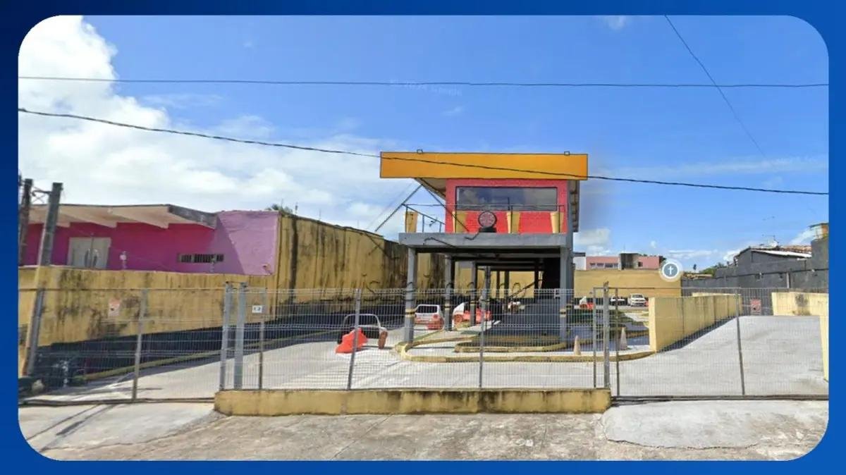PRÉDIO COMERCIAL - Rua Silvia Ferreira, s/n, em frente à Faculdade Guararapes, Piedade, Ja em Jaboatão dos Guararapes/PE